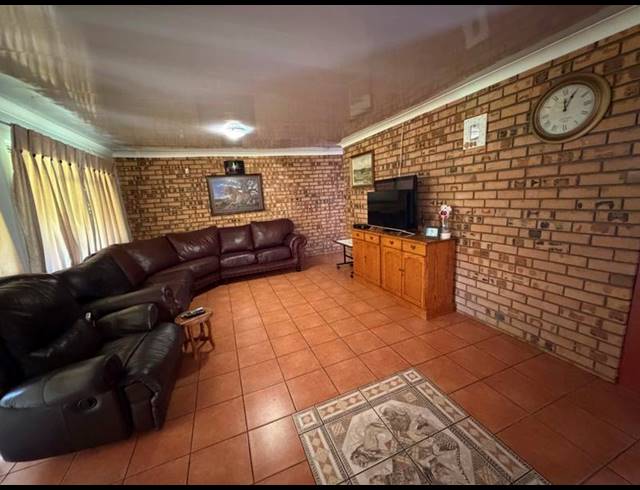 4 BEDROOM HOUSE FOR SALE IN PRESIDENTSRUS